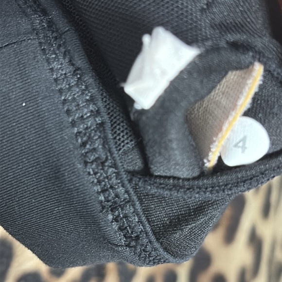 Lululemon Inner Heart Bra size 4 - Picture 11 of 11